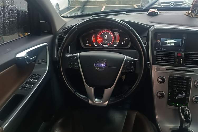 Used Volvo XC60 2017 T5 AWD Smart Range Edition Steering Wheel