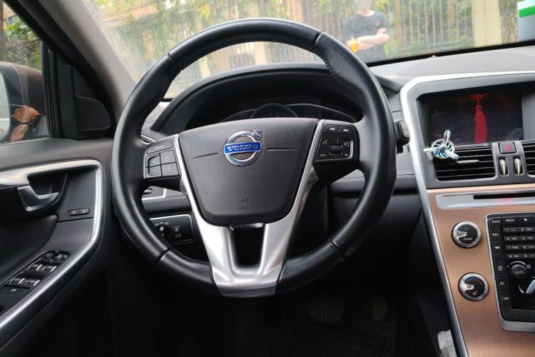 Used Volvo XC60 2017 T5 Smart Upgrade Edition Steering Wheel