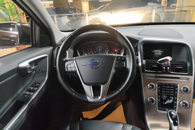 Used Volvo XC60 2017 T5 Smart Upgrade Edition Steering Wheel