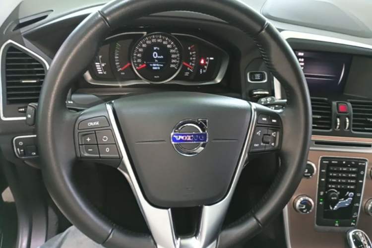 Used Volvo XC60 2017 T5 AWD Smart Upgrade Edition Steering Wheel