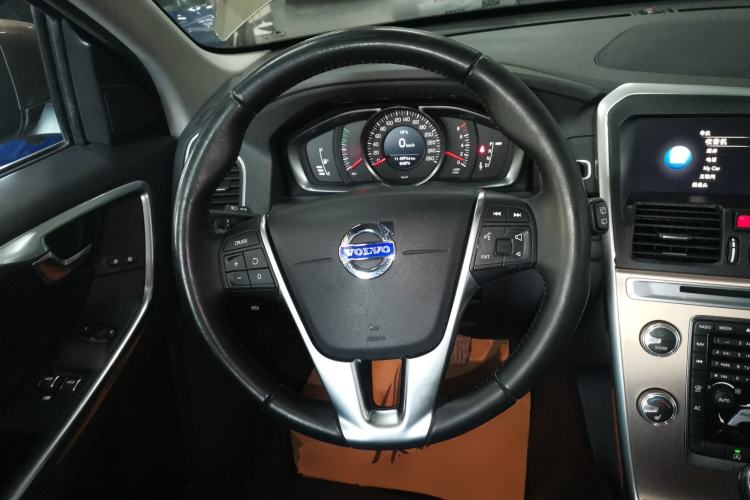 Used Volvo XC60 2017 T5 Smart Upgrade Edition Steering Wheel