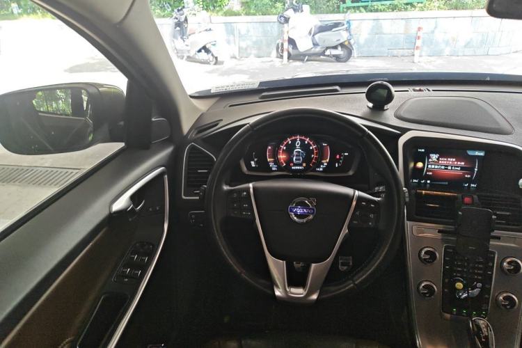 Used Volvo XC60 2017 T5 AWD Smart Range Edition Steering Wheel