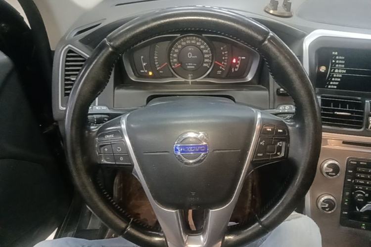 Used Volvo XC60 2017 T5 AWD Smart Upgrade Model Steering Wheel
