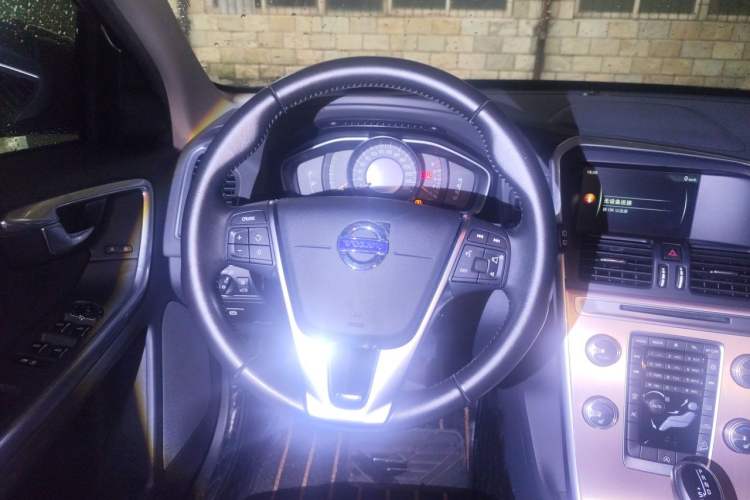 Used Volvo XC60 2017 T5 AWD Smart Upgrade Edition Steering Wheel