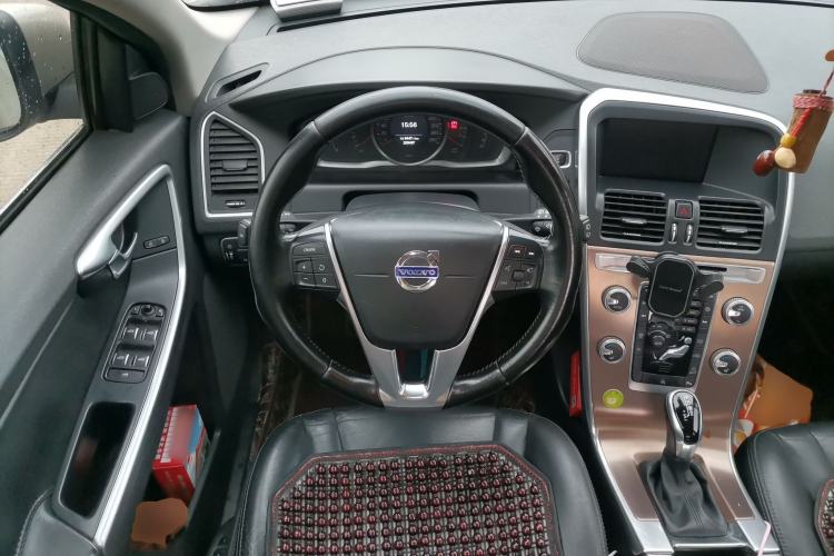 Used Volvo XC60 2017 T5 AWD Smart Upgrade Model Steering Wheel