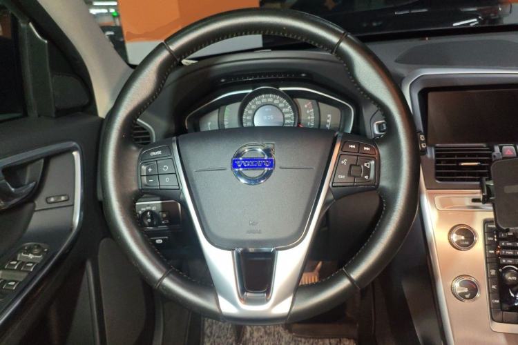 Used Volvo XC60 2017 T5 Smart Upgrade Edition Steering Wheel
