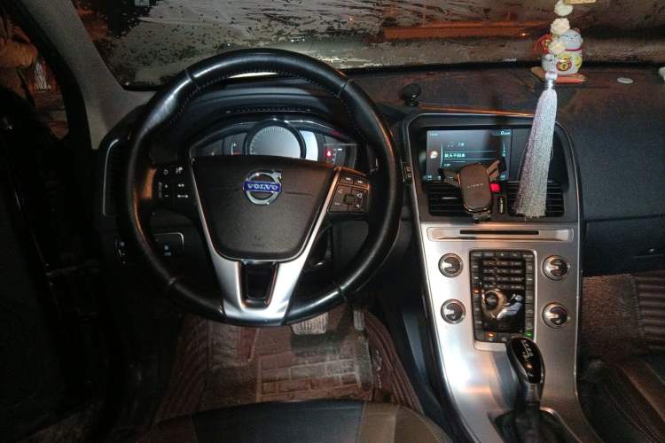 Used Volvo XC60 2017 T5 AWD Smart Upgrade Edition Steering Wheel