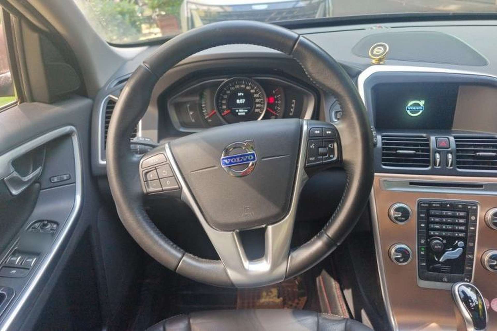 Used Volvo XC60 2017 T5 Smart Upgrade Edition Steering Wheel
