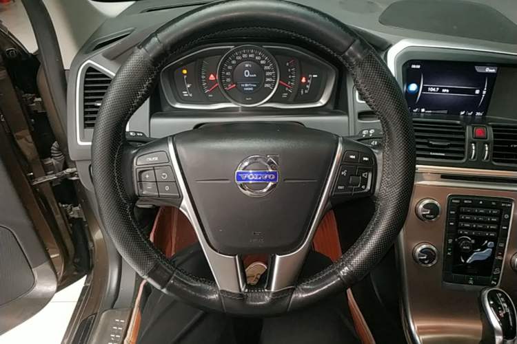 Used Volvo XC60 2017 T5 AWD Smart Upgrade Edition Steering Wheel