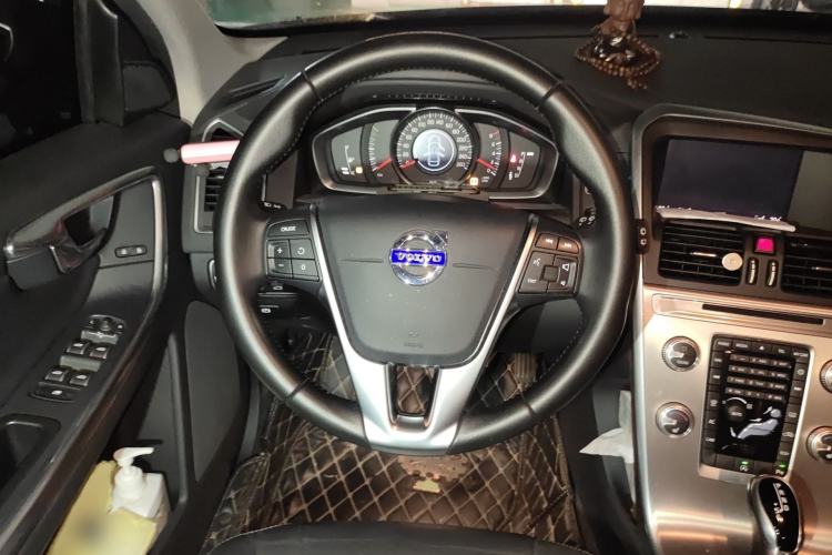 Used Volvo XC60 2017 T5 Smart Upgrade Edition Steering Wheel