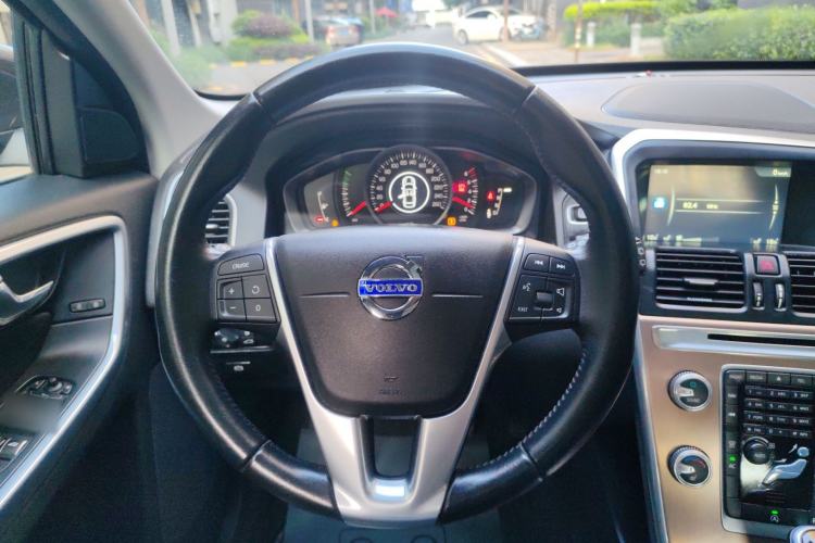 Used Volvo XC60 2017 T5 Smart Upgrade Edition Steering Wheel