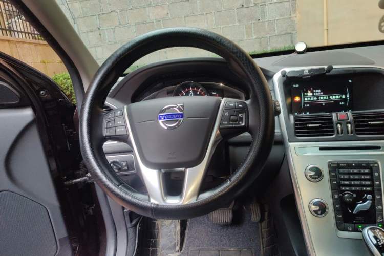 Used Volvo XC60 2017 T5 AWD Smart Range Edition Steering Wheel