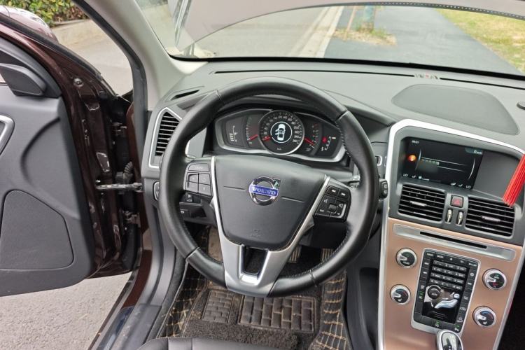 Used Volvo XC60 2017 T5 AWD Smart Upgrade Edition Steering Wheel