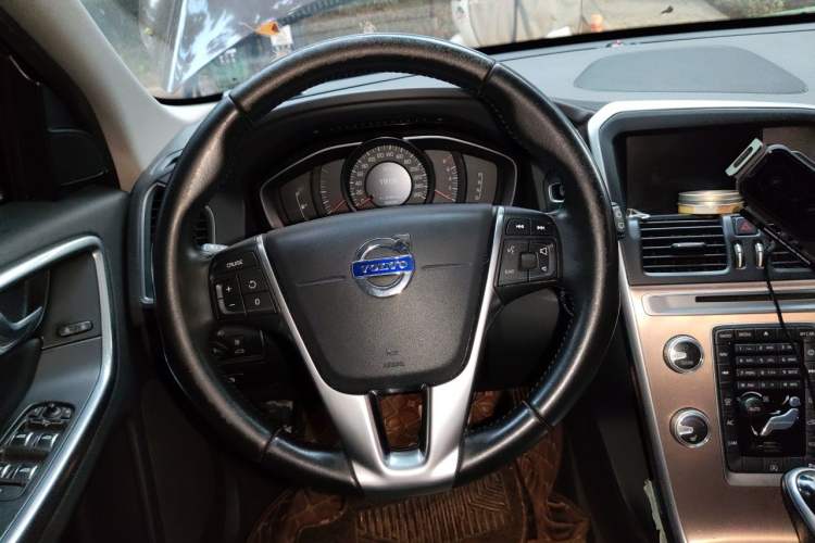 Used Volvo XC60 2017 T5 Smart Upgrade Edition Steering Wheel