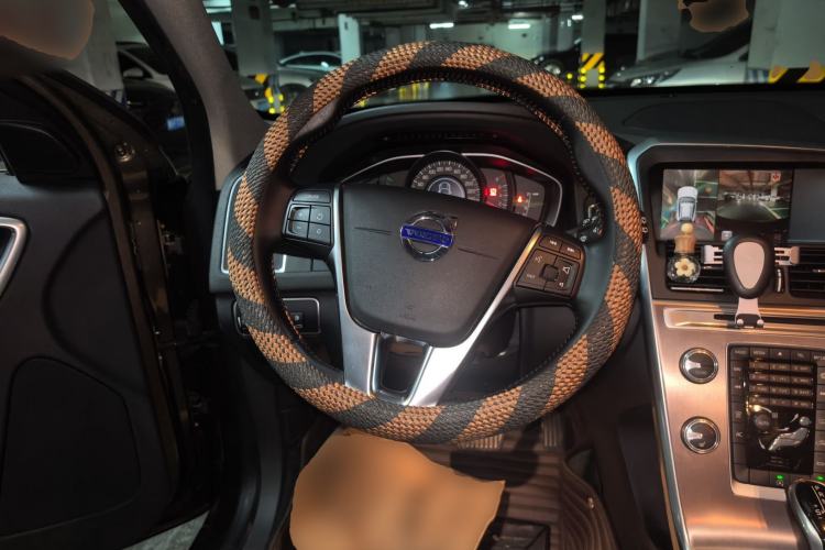 Used Volvo XC60 2017 T5 Smart Upgrade Edition Steering Wheel