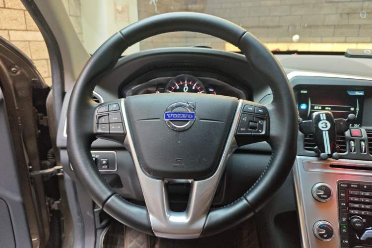 Used Volvo XC60 2017 T5 AWD Smart Range Edition Steering Wheel