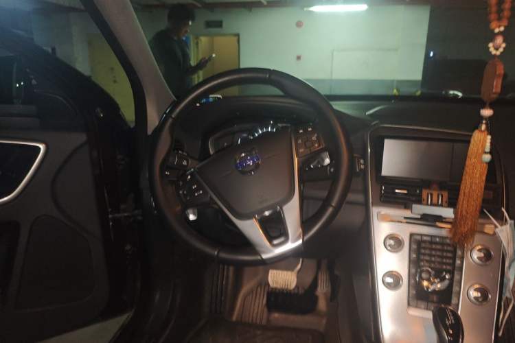 Used Volvo XC60 2017 T5 AWD Smart Drive Edition Steering Wheel