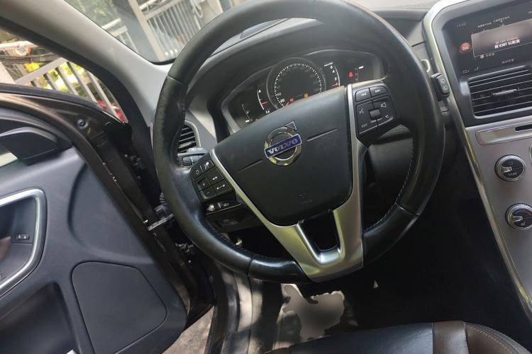 Used Volvo XC60 2017 T5 AWD Smart Upgrade Edition Steering Wheel