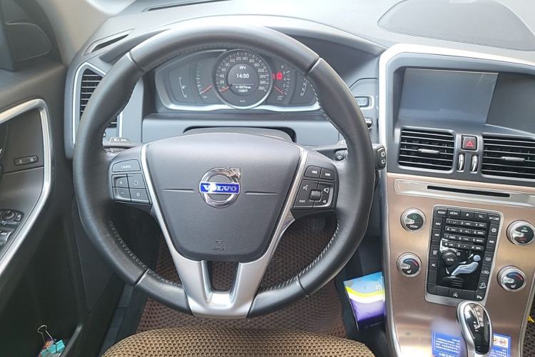 Used Volvo XC60 2017 T5 AWD Smart Upgrade Model Steering Wheel