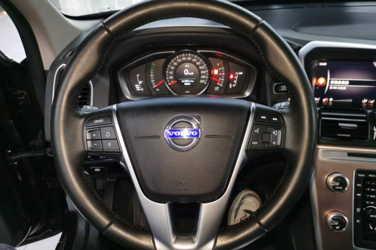 Used Volvo XC60 2017 T5 AWD Smart Upgrade Edition Steering Wheel