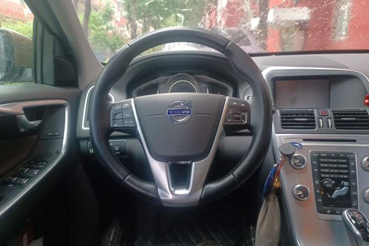 Used Volvo XC60 2017 T5 AWD Smart Upgrade Edition Steering Wheel
