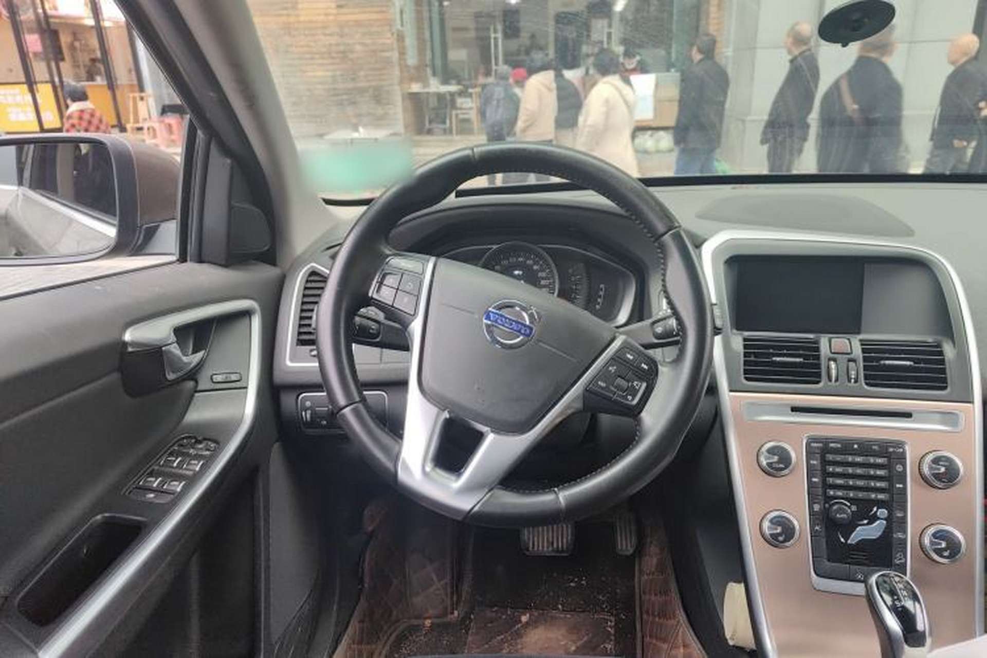 Used Volvo XC60 2017 T5 AWD Smart Upgrade Model Steering Wheel
