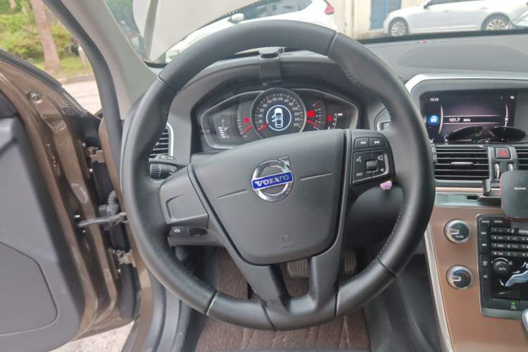 Used Volvo XC60 2017 T5 Smart Upgrade Edition Steering Wheel