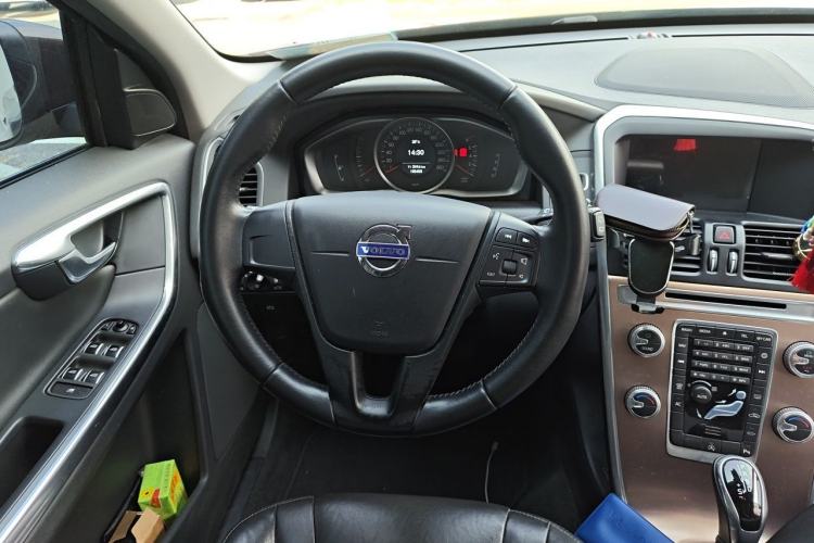 Used Volvo XC60 2017 T5 Smart Upgrade Edition Steering Wheel