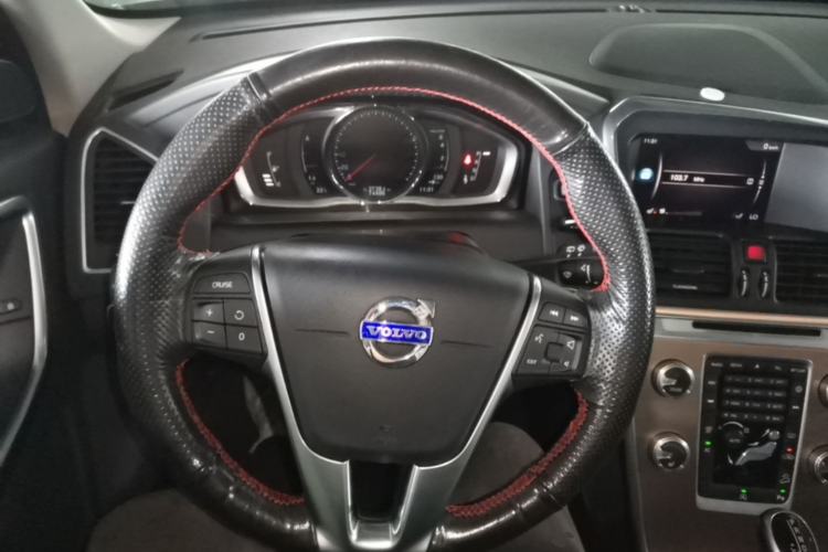 Used Volvo XC60 2017 T5 AWD Smart Upgrade Edition Steering Wheel
