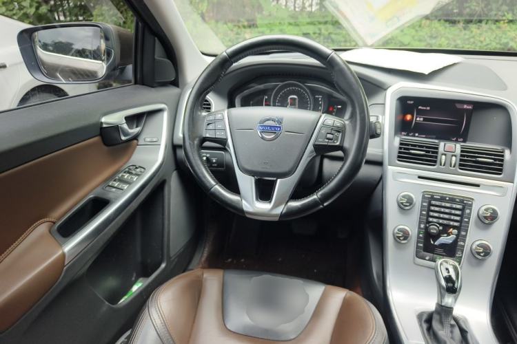 Used Volvo XC60 2017 T5 AWD Smart Upgrade Edition Steering Wheel