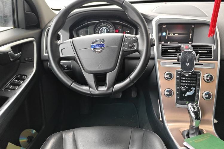 Used Volvo XC60 2017 T5 Smart Upgrade Edition Steering Wheel