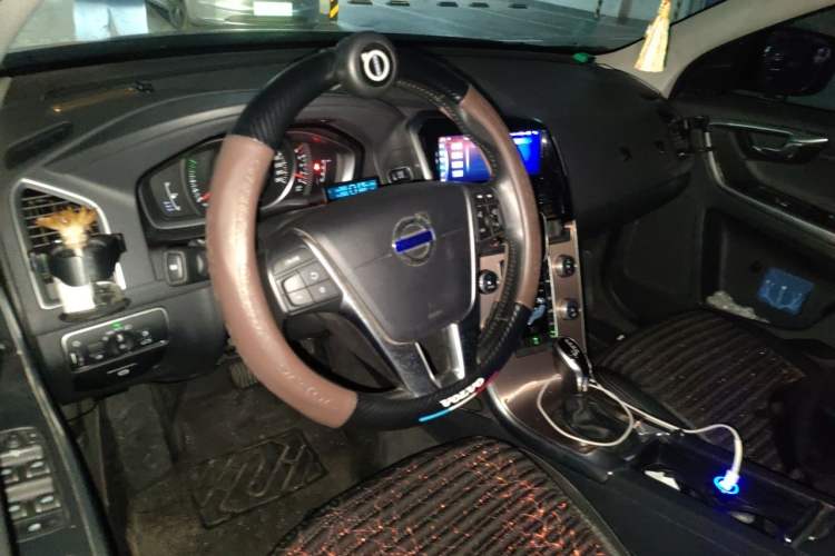 Used Volvo XC60 2017 T5 Smart Upgrade Edition Steering Wheel