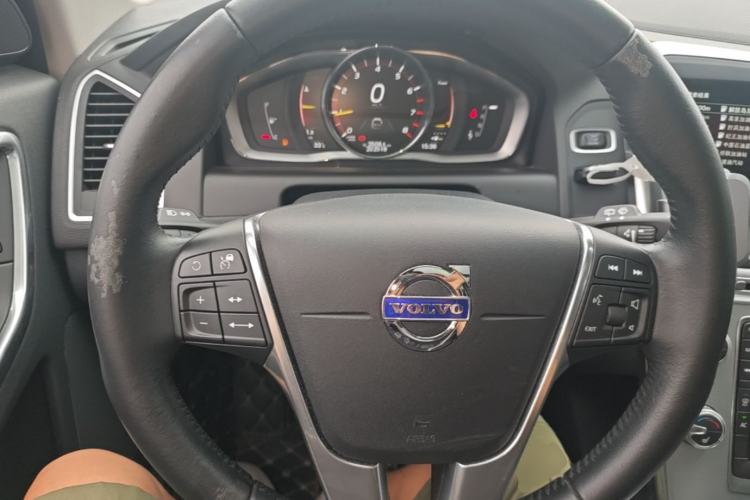 Used Volvo XC60 2017 T5 AWD Smart Range Edition Steering Wheel