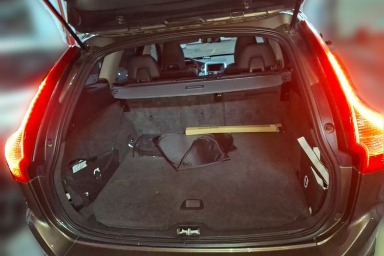 Used Volvo XC60 2017 T5 Smart Upgrade Edition Trunk