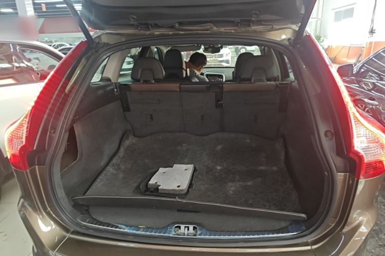 Used Volvo XC60 2017 T5 AWD Smart Upgrade Edition Trunk