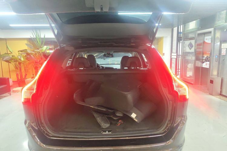 Used Volvo XC60 2017 T5 Smart Upgrade Edition Trunk