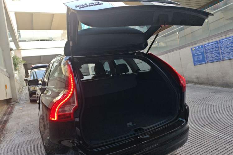 Used Volvo XC60 2017 T5 AWD Smart Upgrade Edition Trunk