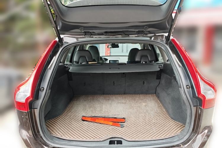 Used Volvo XC60 2017 T5 Smart Upgrade Edition Trunk