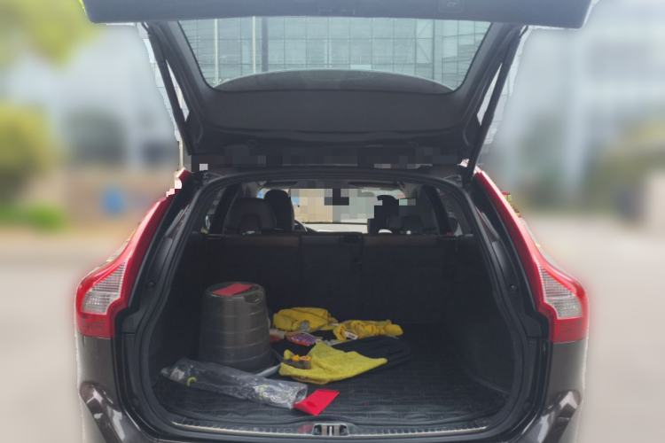Used Volvo XC60 2017 T5 AWD Smart Upgrade Edition Trunk