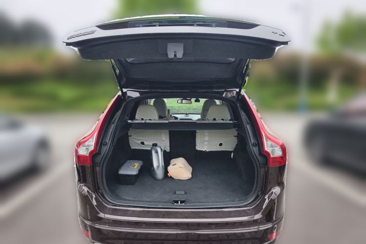 Used Volvo XC60 2017 T5 Smart Upgrade Edition Trunk
