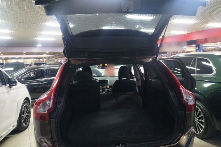Used Volvo XC60 2017 T5 Smart Upgrade Edition Trunk