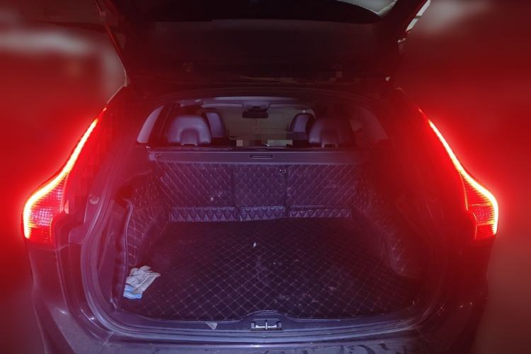 Used Volvo XC60 2017 T5 Smart Upgrade Edition Trunk