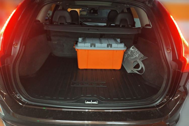 Used Volvo XC60 2017 T5 Smart Upgrade Edition Trunk