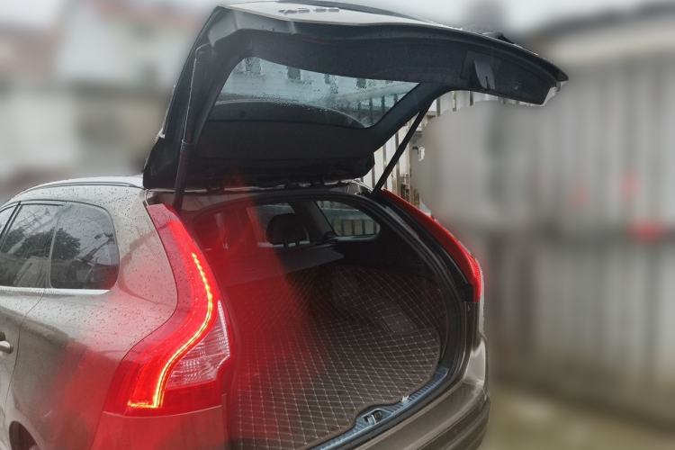 Used Volvo XC60 2017 T5 AWD Smart Upgrade Edition Trunk