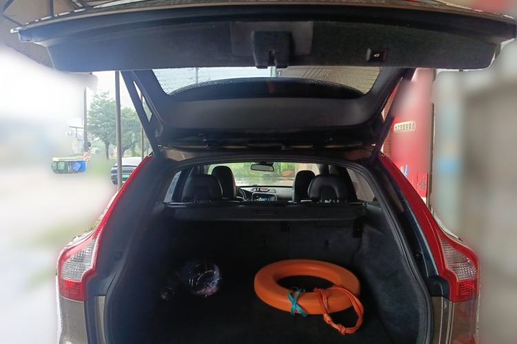 Used Volvo XC60 2017 T5 Smart Upgrade Edition Trunk
