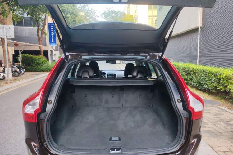 Used Volvo XC60 2017 T5 Smart Upgrade Edition Trunk