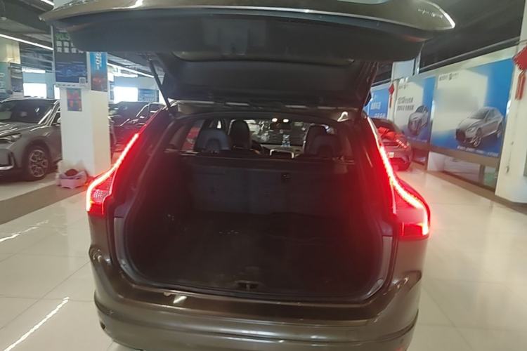 Used Volvo XC60 2017 T5 Smart Upgrade Edition Trunk
