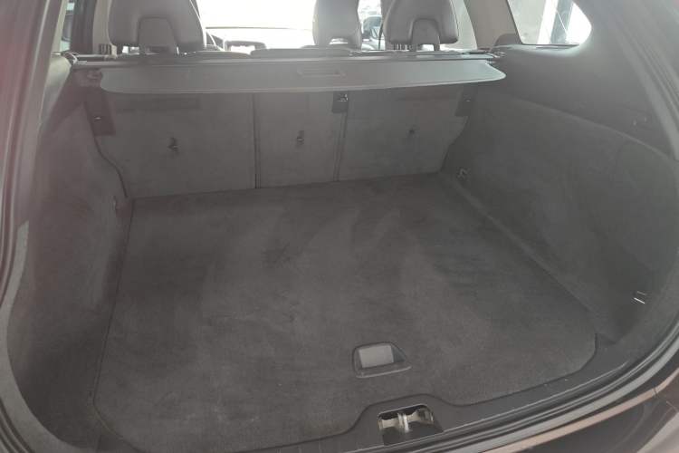 Used Volvo XC60 2017 T5 AWD Smart Upgrade Edition Trunk