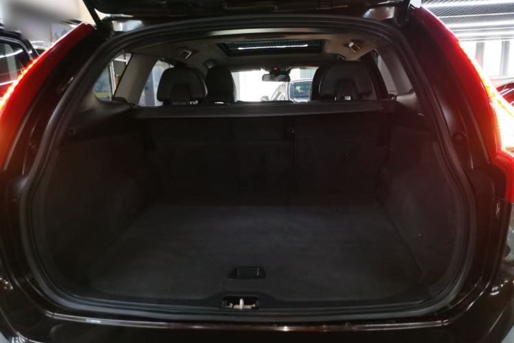 Used Volvo XC60 2017 T5 AWD Smart Upgrade Edition Trunk