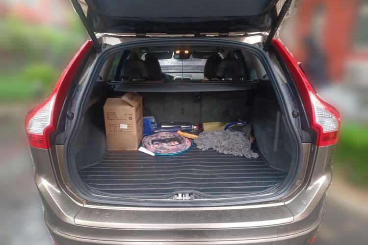 Used Volvo XC60 2017 T5 AWD Smart Upgrade Edition Trunk